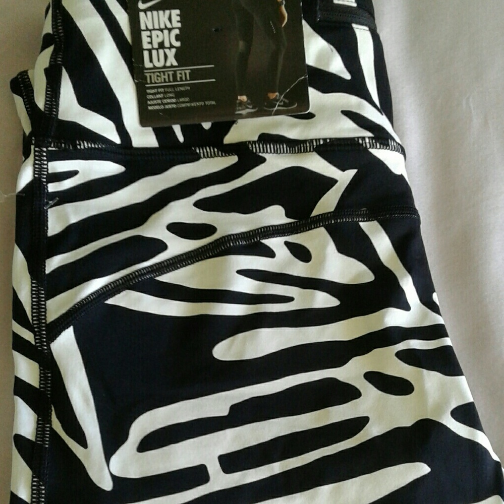 Nike Epic Lux Tight Fit NWT size S - Picture 5 of 8